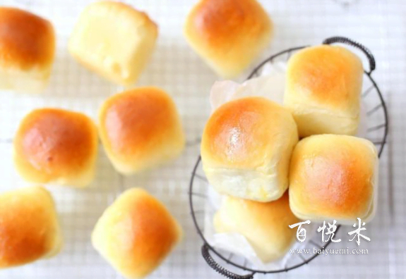 奶香餐包，香香軟軟的小面包，看著就流口水了